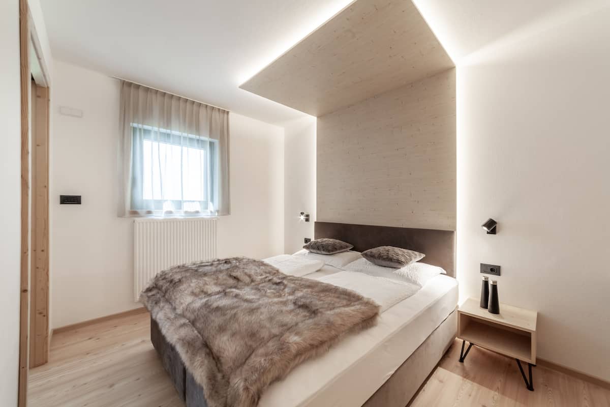 1 bedroom, hypo-allergenic bedding, in-room safe, soundproofing
