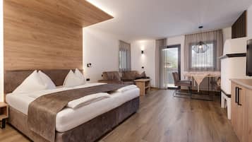 Ropa de cama hipoalergénica, caja fuerte, sistema de insonorización