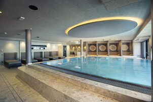 4 indoor pools, outdoor pool, open 7:00 AM to 7:00 PM, sun loungers