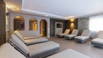 Sauna, tina de hidromasaje y baño de vapor