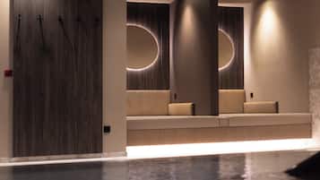 4 piscines couvertes, piscine extérieure, chaises longues