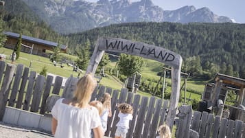 Children’s play area – outdoor