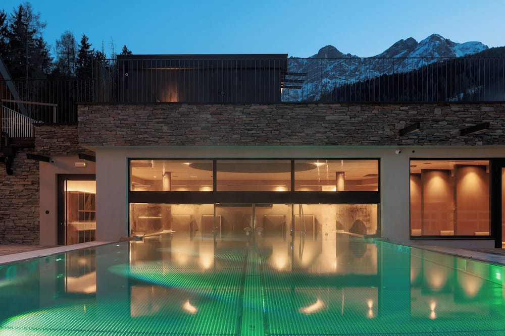 Aparthotel Familiaris - Family Apartments - Pools & Spa in the Dolomites
