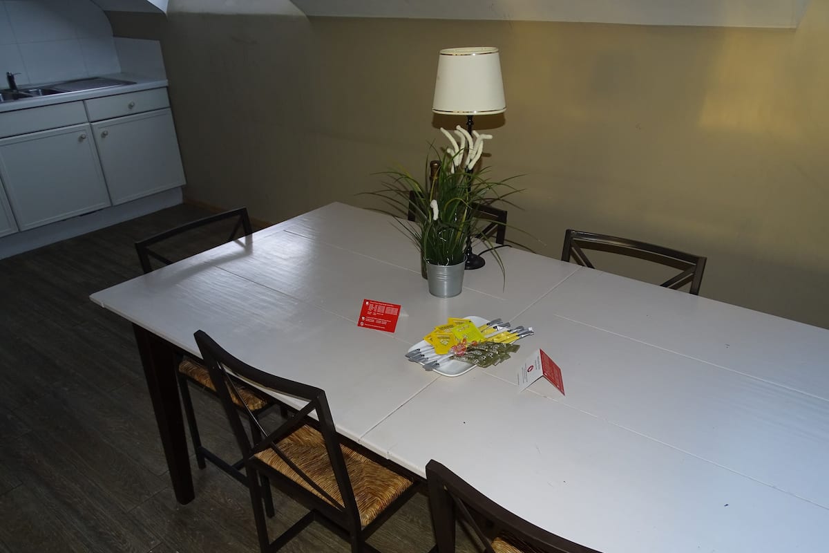 Chambre Familiale | Restauration dans la chambre