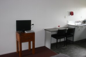 Apartment, 1 Bedroom | Room amenity - Burgundy Rose Motel (Whangarei)
