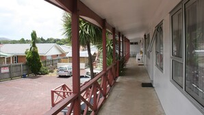 Terrace/patio - Burgundy Rose Motel (Whangarei)