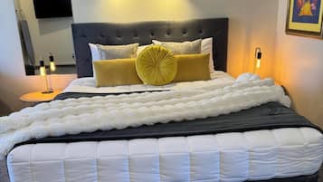 Deluxe Studio, 1 King Bed