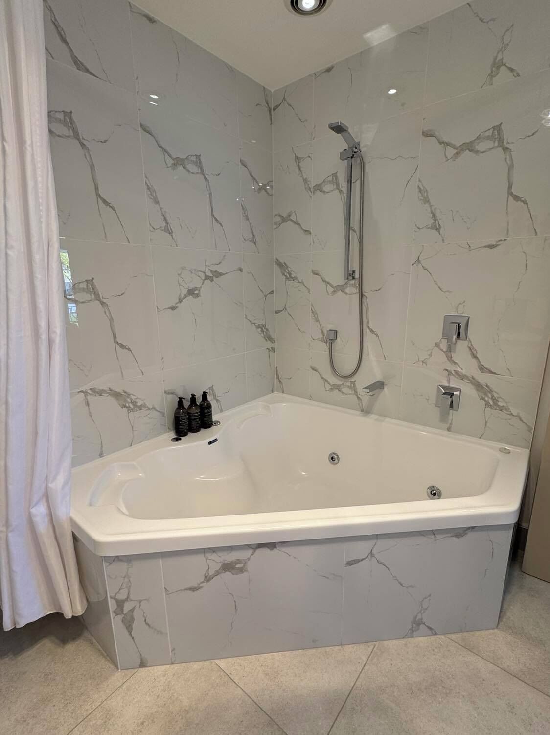 Executive One Bedroom Spa | Bathroom