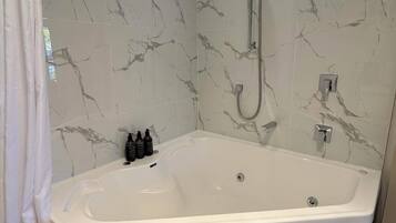 Executive One Bedroom Spa | Bathroom