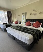 Twin Studio | Premium bedding, iron/ironing board, cribs/infant beds, free WiFi