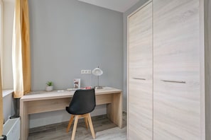 Business Studio Single | Living area | LCD TV
