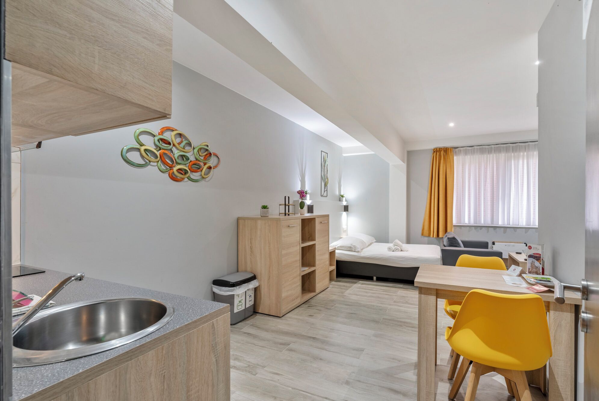 Executive Studio Double with daily cleaning | Living area | LCD TV