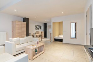 Apartamento, 2 quartos | Área de estar | TV LCD