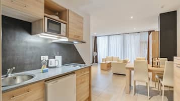 Appartamento, 2 camere da letto | Area soggiorno | TV LCD