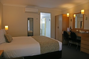 Executive-rum - 1 queensize-säng | Minibar, skrivbord, strykjärn/strykbräda och gratis wi-fi