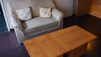 Studio, 3 Single Beds | Living area