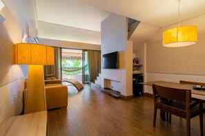 Loft, Hot Tub | Living area | 42-inch LCD TV with satellite channels, TV, pay movies - Carmel Charme Resort (Aquiraz)