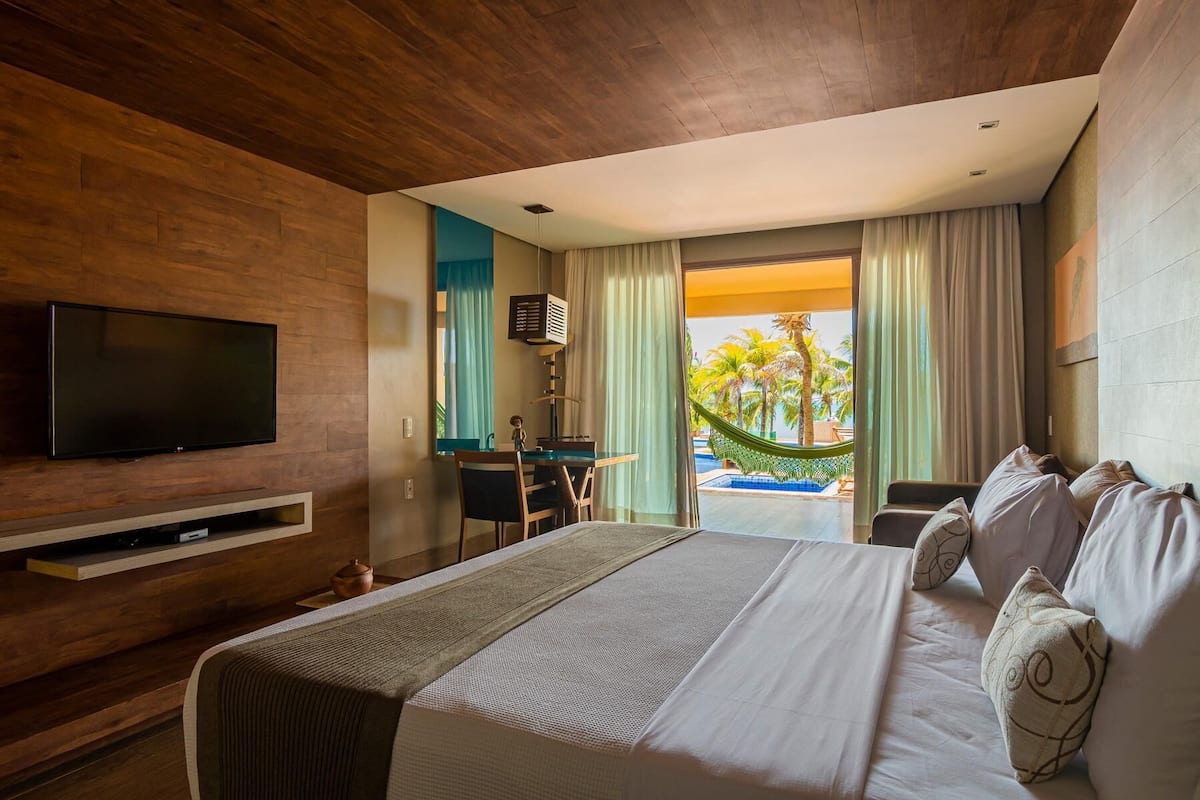 Premium bedding, minibar, in-room safe, blackout curtains