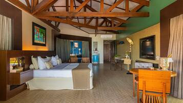 Chambre Quadruple Deluxe, vue plage | Literie de qualité supérieure, minibar, coffres-forts dans les chambres