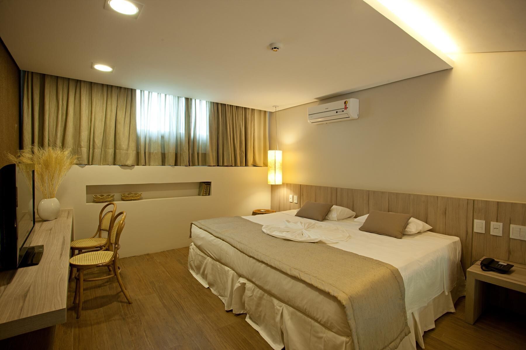 Ropa de cama de alta calidad y minibar 