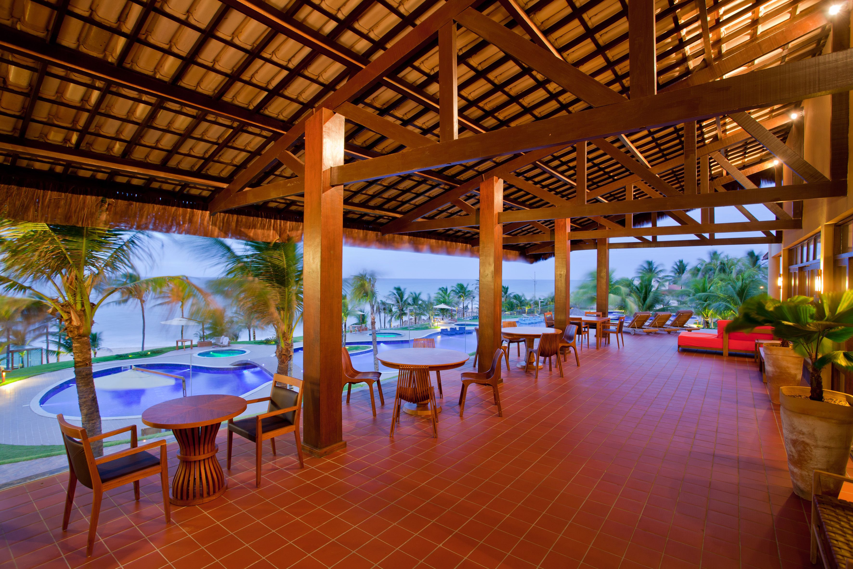 Déjeuner, dîner et brunch servis sur place, vue sur la mer