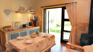 Cottage (Almond Tree) | Private kitchenette - Langdam-in-Koo (Robertson)