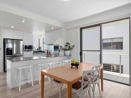 3 Bedrooms Executive Suite | In-room dining