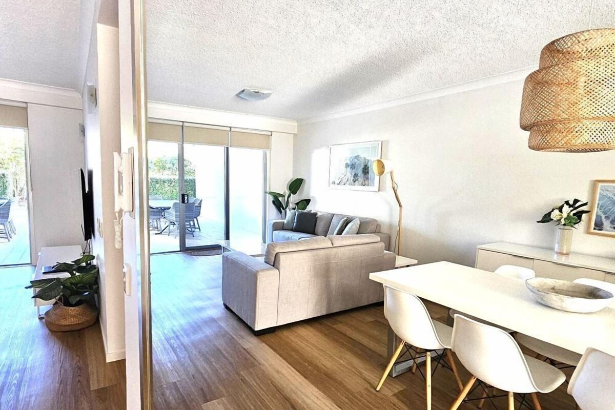 Apartment, 2 Bedrooms, Garden View | Living area