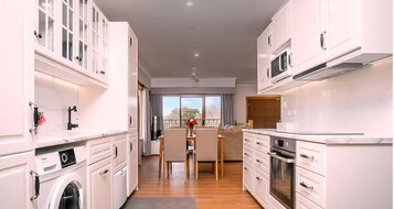 Amble Over Suite | Private kitchen | Fridge, microwave, oven, coffee/tea maker