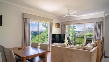 Amble Over Suite | In-room dining