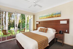 Garden view - Flynns on Surf Beach Villas (Port Macquarie)