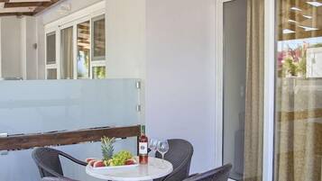 2 Restaurants, FrĂŒhstĂŒck, Mittagessen, Abendessen, griechische KĂŒche