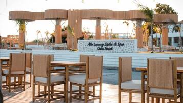 2 restaurants, breakfast, lunch, dinner served; Greek cuisine