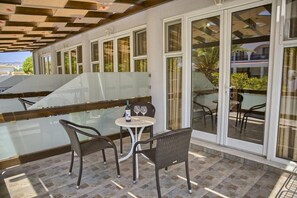 2 restaurants, breakfast, lunch, dinner served; Greek cuisine  - Alia Suites & Alia Beachfront Suites and Spa (Rhodes)