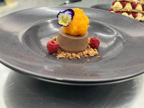 2 restaurants servant le petit déjeuner, spécialités Cuisine grecque