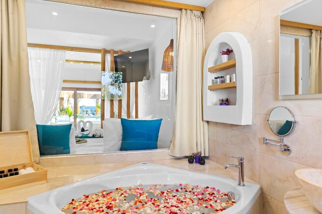 Baignoire et douche séparées, baignoire relaxante profonde