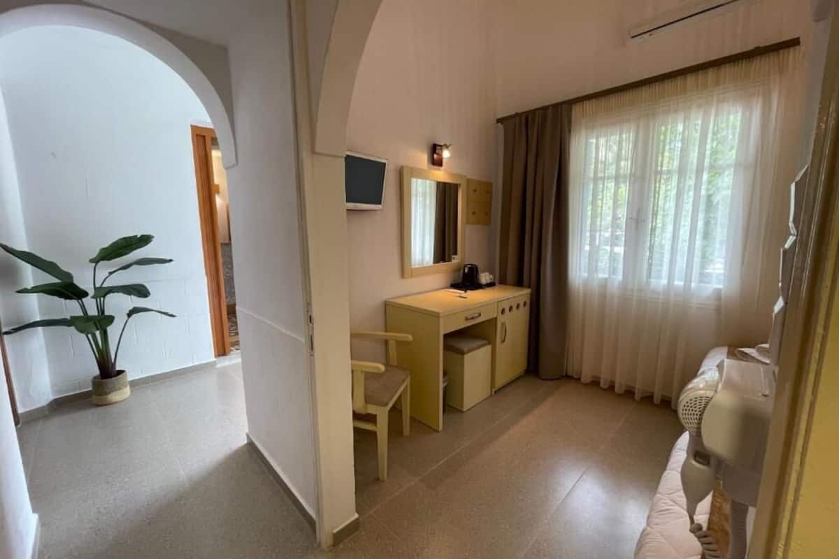 basic single room, 1 bedroom | 1 bedroom, select comfort beds, minibar, in-room safe