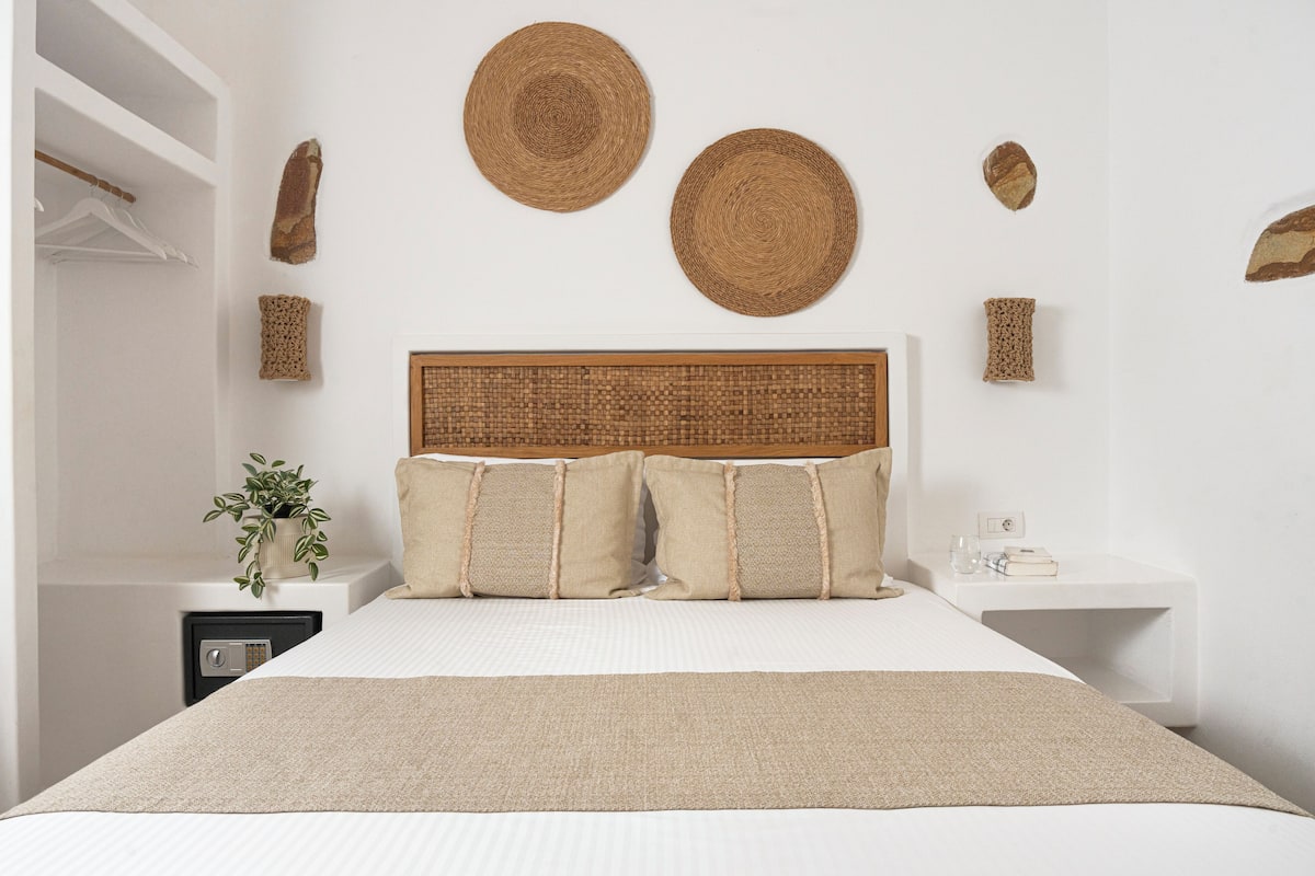 Junior Suite, Ground Floor | 1 slaapkamer, Select Comfort-bedden, een minibar, een kluis op de kamer