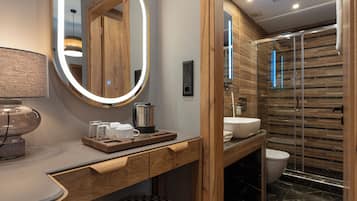 Tripla Deluxe | Materassi Select Comfort, minibar, una cassaforte in camera