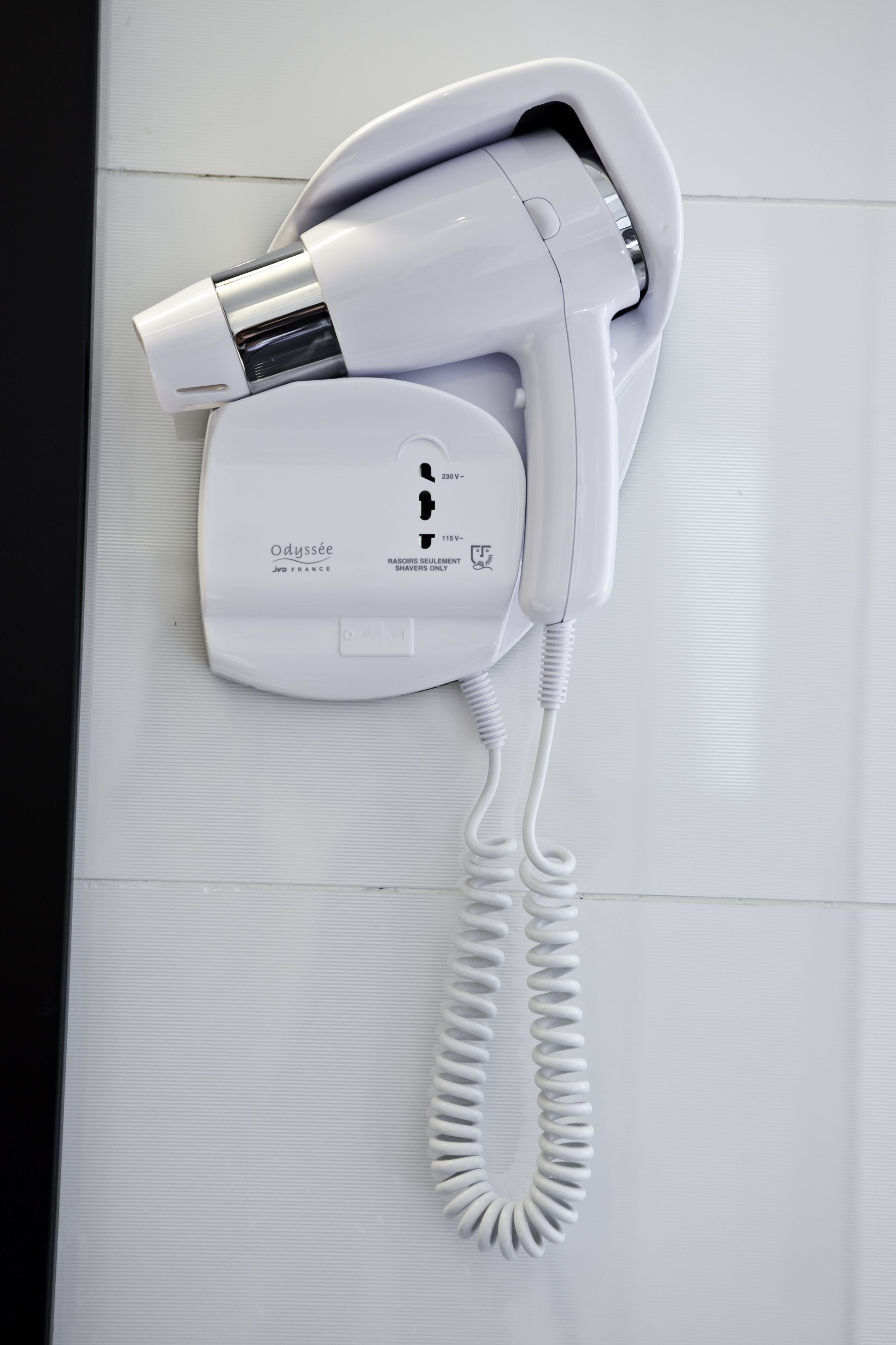 shower, free toiletries, towels