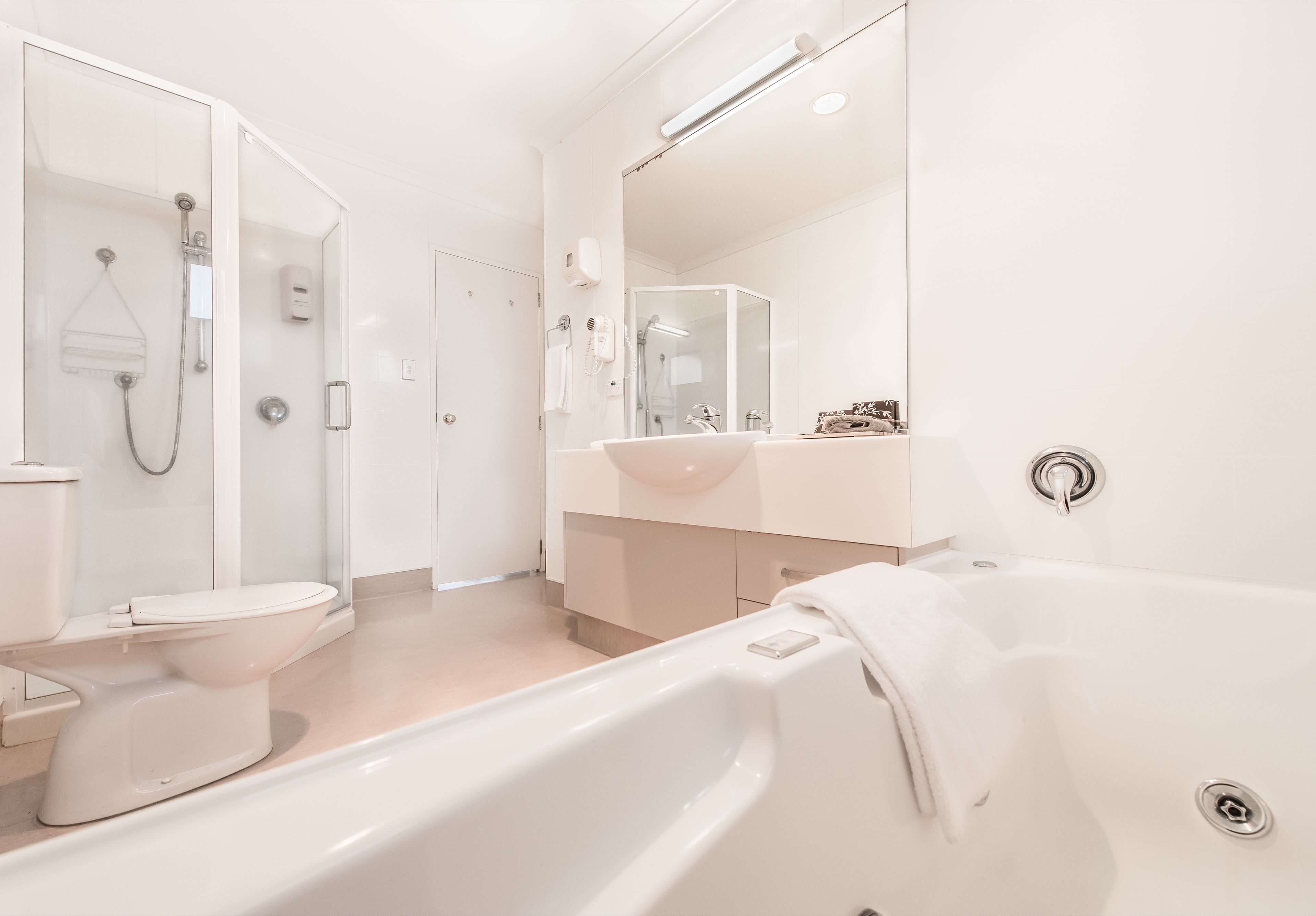 Suite, 2 Bedrooms, Kitchenette | Bathroom
