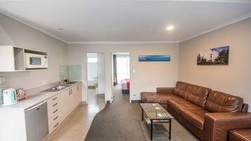 Suite, 2 Bedrooms, Kitchenette