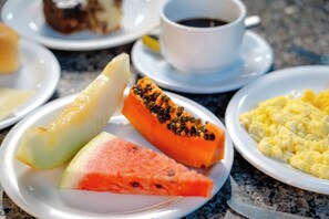 Free daily buffet breakfast - VELINN Hotel Natureza Foz (Foz do Iguaçu)