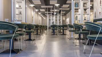 TĂ€gliches inbegriffenes FrĂŒhstĂŒcksbuffet