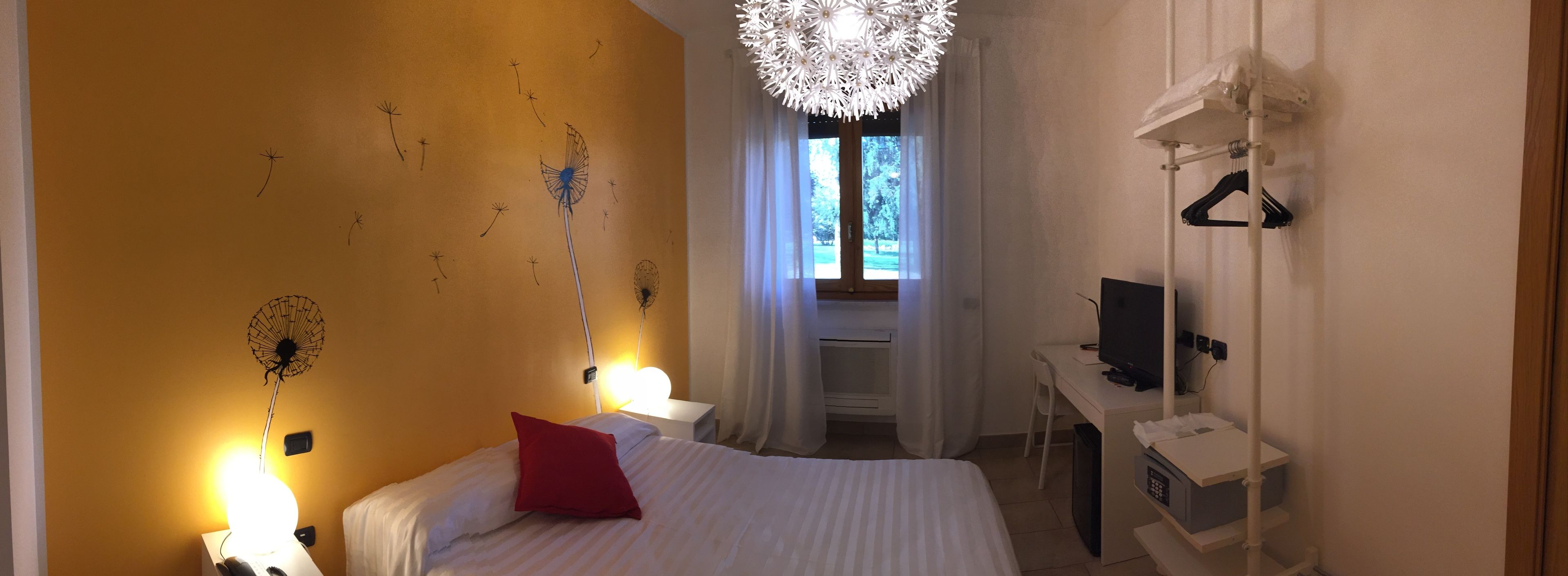 double room single use | down duvets, minibar, in-room safe, desk