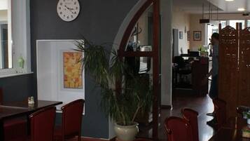 Daily full breakfast (EUR 7 per person)