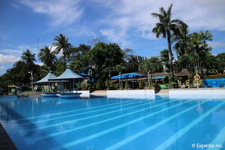 2 piscinas al aire libre