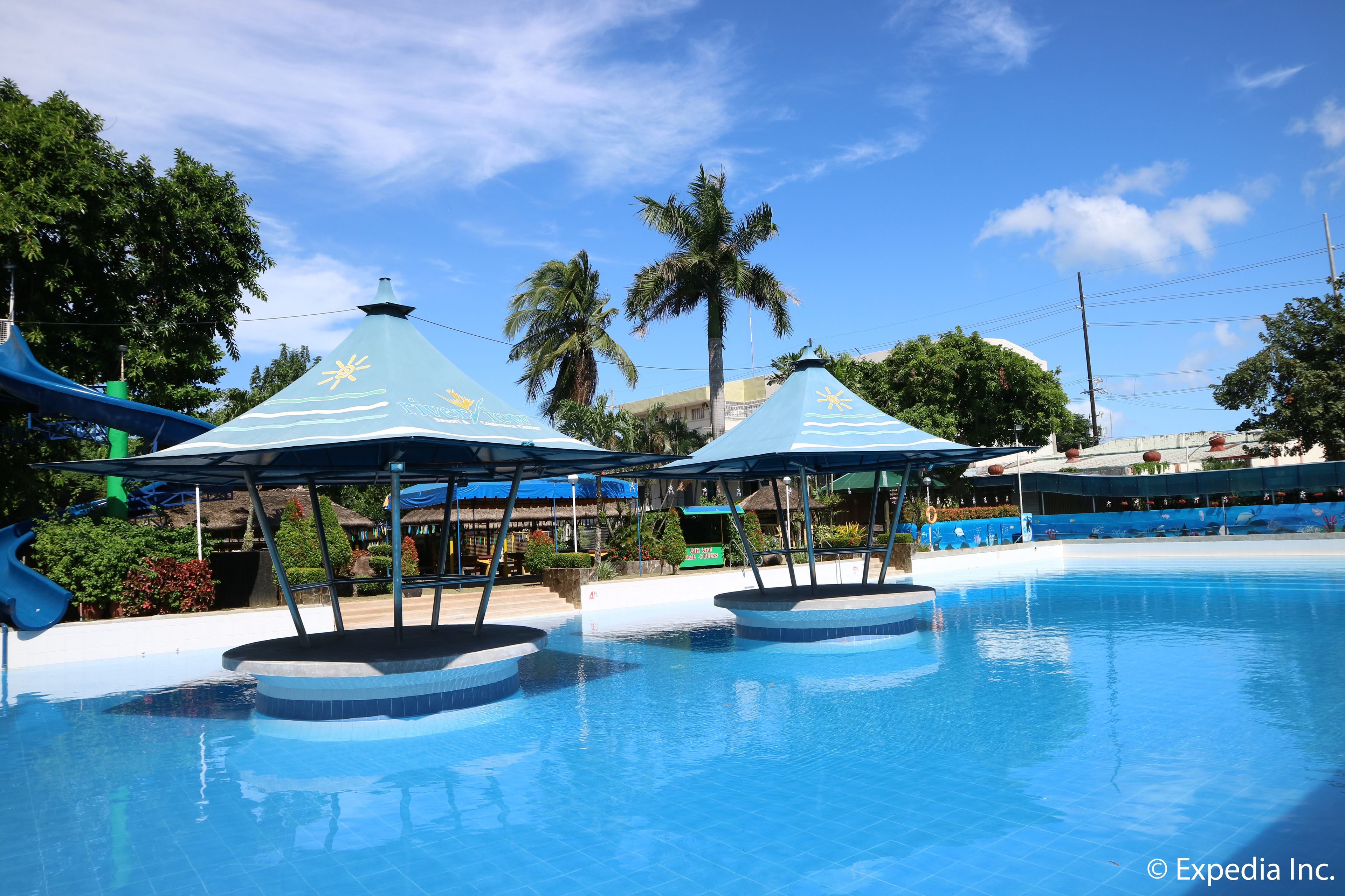 2 piscinas al aire libre