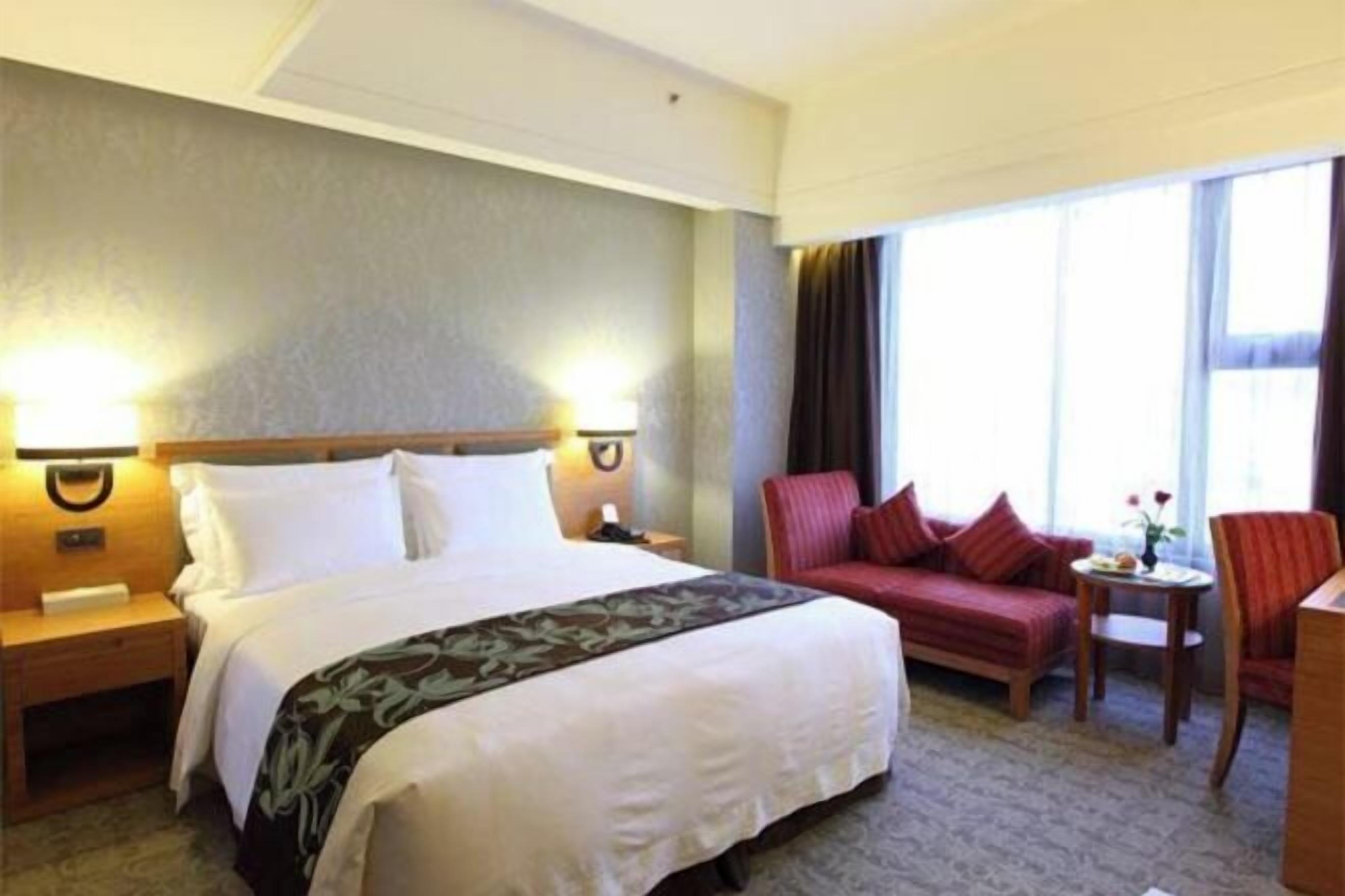 房內夾萬、書桌、隔音、免費 Wi-Fi