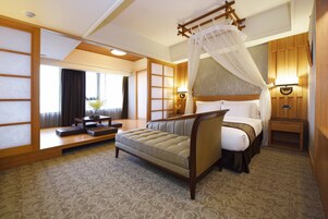 Quarto casal luxo, 1 cama de solteiro grande | Cofres nos quartos, escrivaninha, quartos à prova de som